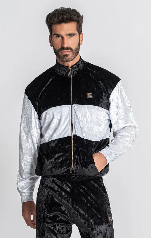 Flash sale on trendy clothing – Limited time offers available online.  Black Illinois Jacket