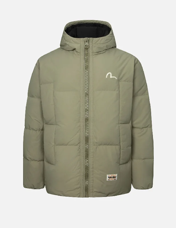 Update your look for less with men’s clothing on sale.  海鸥刺绣宽版羽绒外套